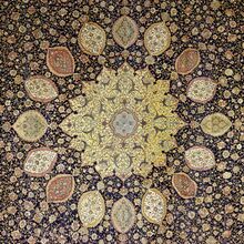 Ardabil Carpet-Medalion-WikiRug.jpg